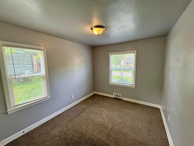 3223 W Fairmount AVENUE, Milwaukee, WI 53209