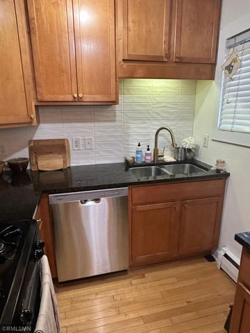 440 Ridgewood Avenue 203, Minneapolis, MN 55403