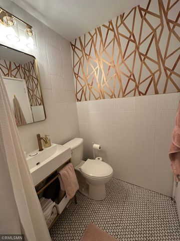 440 Ridgewood Avenue 203, Minneapolis, MN 55403