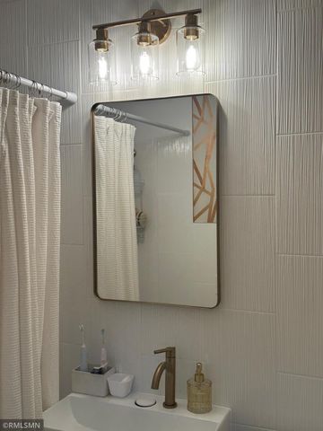 440 Ridgewood Avenue 203, Minneapolis, MN 55403