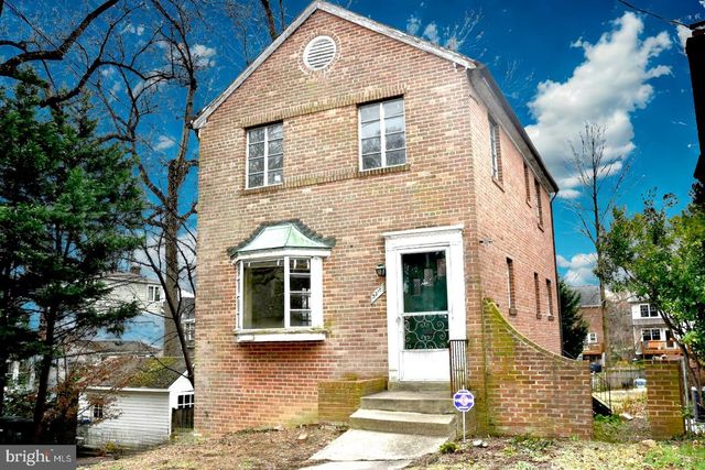 3210 QUESADA ST NW, Washington, DC 20015