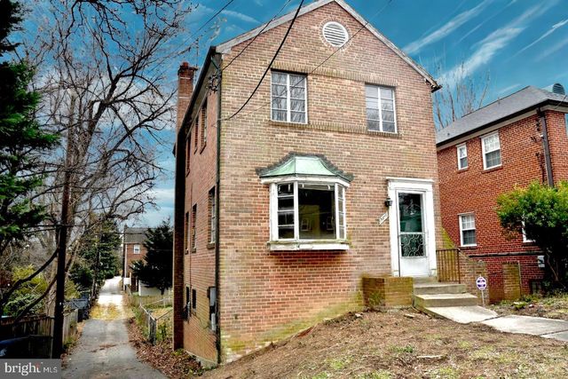 3210 QUESADA ST NW, Washington, DC 20015