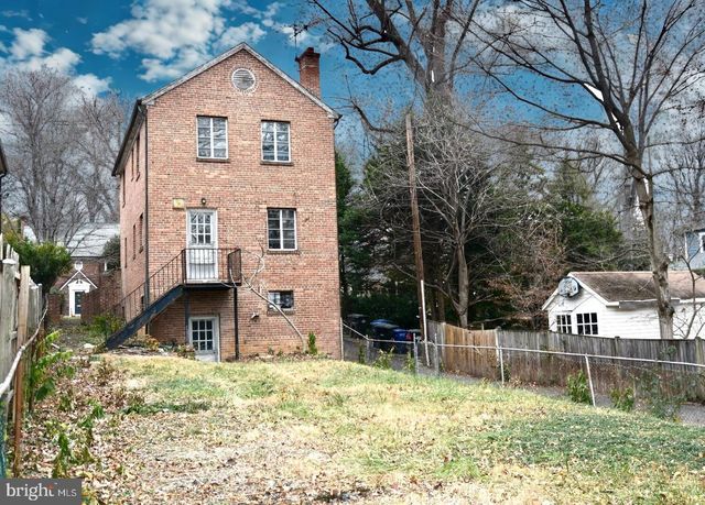 3210 QUESADA ST NW, Washington, DC 20015