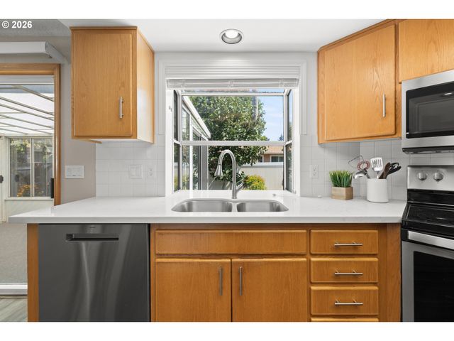 1526 Ne 150TH Ave, Portland, OR 97230