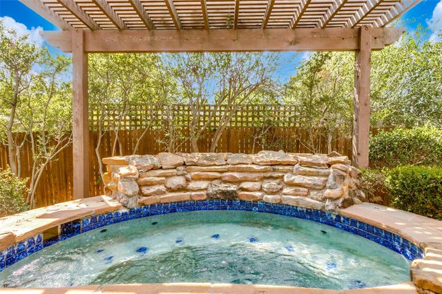 513 Dooley Court, Grapevine, TX 76051