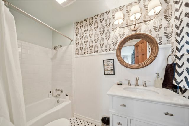 2252 S Troost Avenue, Tulsa, OK 74114