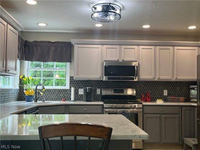 805 Gallo Drive, Brunswick, OH 44212