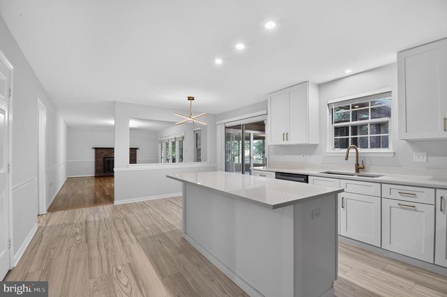 1588 KINGSTREAM CIR, Herndon, VA 20170