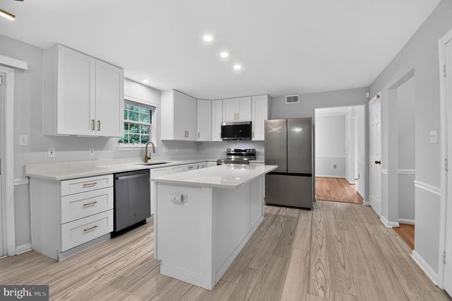 1588 KINGSTREAM CIR, Herndon, VA 20170