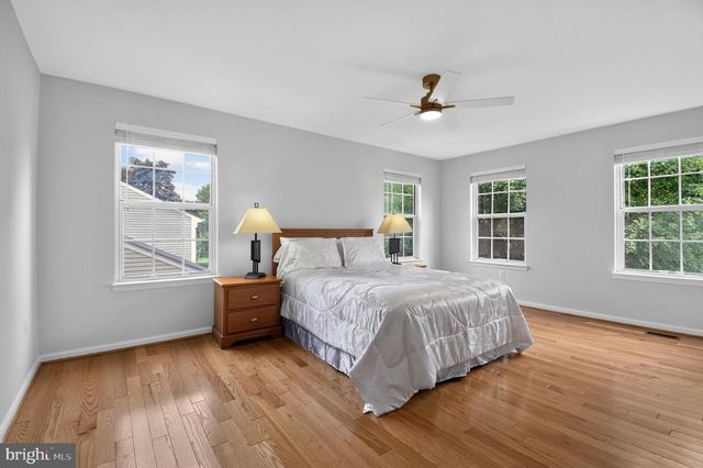 1588 KINGSTREAM CIR, Herndon, VA 20170