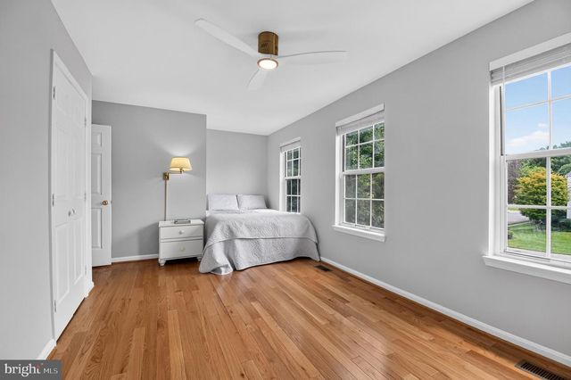 1588 KINGSTREAM CIR, Herndon, VA 20170