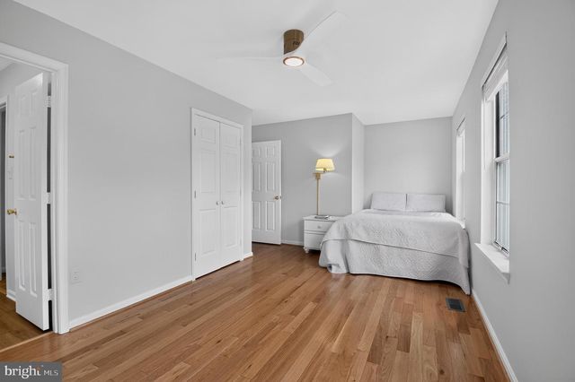 1588 KINGSTREAM CIR, Herndon, VA 20170