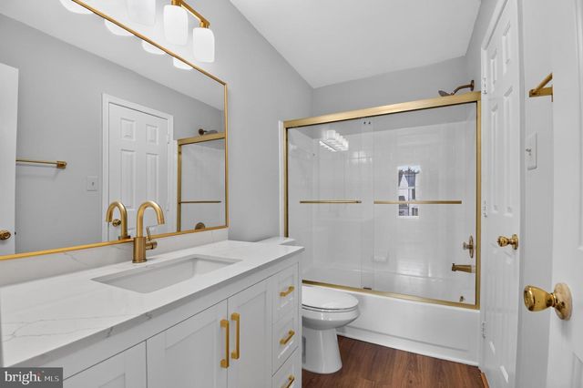 1588 KINGSTREAM CIR, Herndon, VA 20170