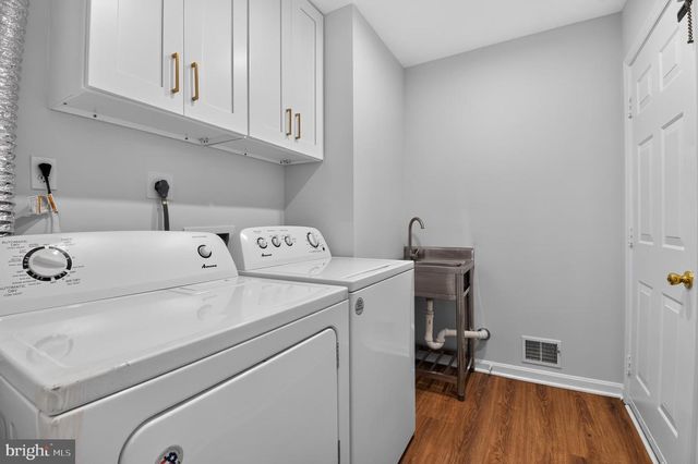 1588 KINGSTREAM CIR, Herndon, VA 20170