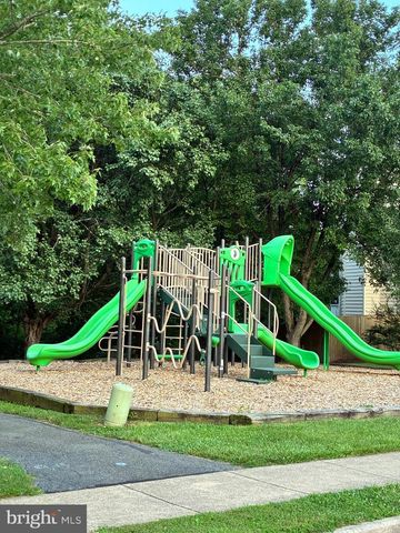 1588 KINGSTREAM CIR, Herndon, VA 20170