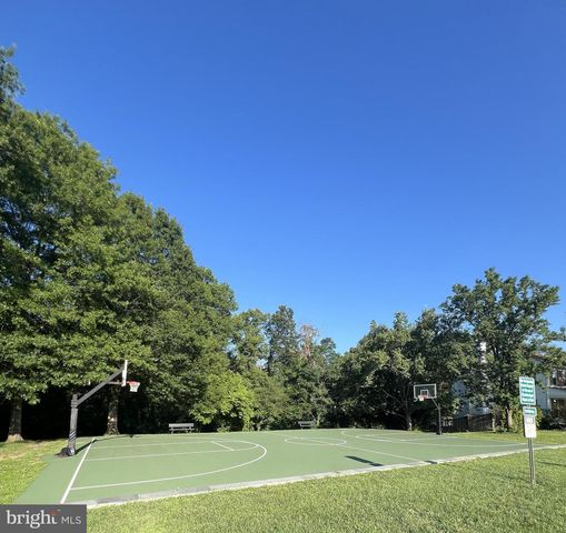 1588 KINGSTREAM CIR, Herndon, VA 20170