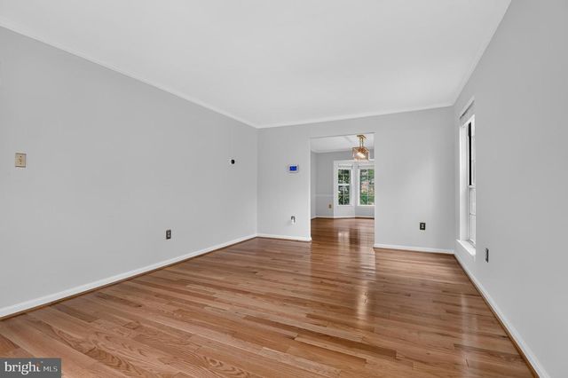 1588 KINGSTREAM CIR, Herndon, VA 20170
