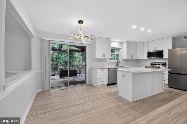 1588 KINGSTREAM CIR, Herndon, VA 20170