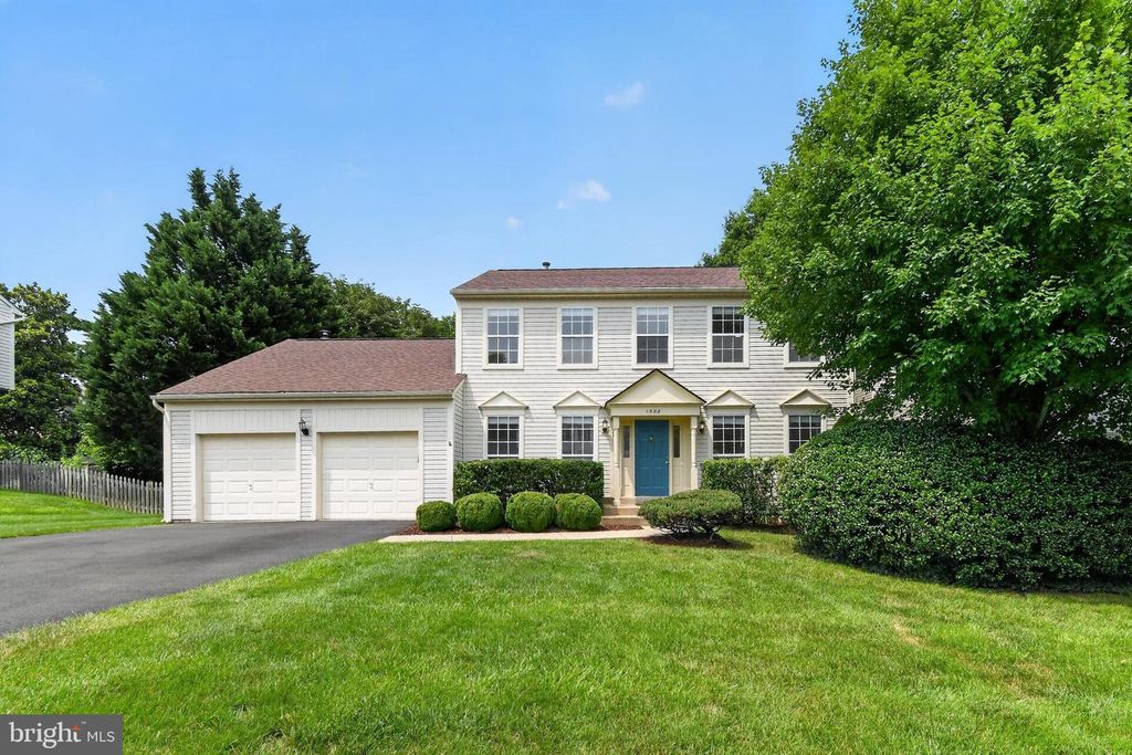 1588 KINGSTREAM CIR, Herndon, VA 20170