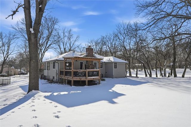 305 12th Avenue, Greenwood, MO 64034