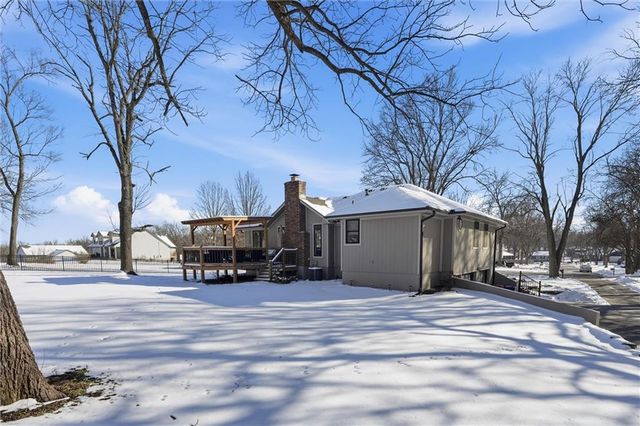 305 12th Avenue, Greenwood, MO 64034