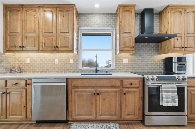 305 12th Avenue, Greenwood, MO 64034