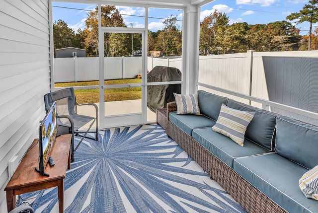 928 Maya Layne Dr., Little River, SC 29566