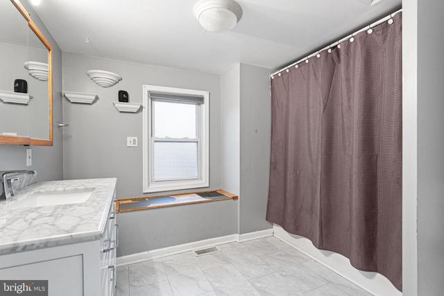 402 HESSIAN AVE, National Park, NJ 08063