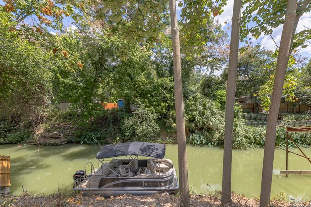 306 PLACID COVE DR, New Braunfels, TX 78130