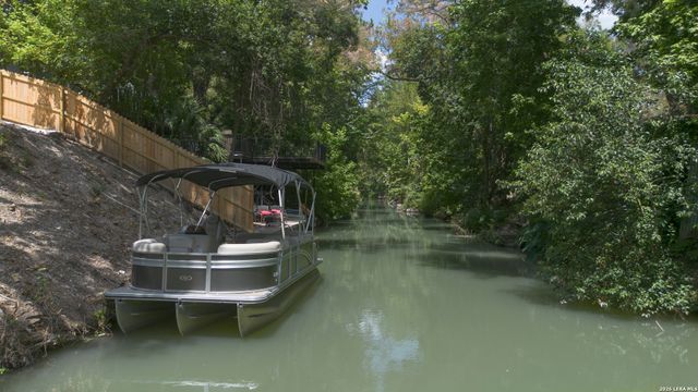 306 PLACID COVE DR, New Braunfels, TX 78130