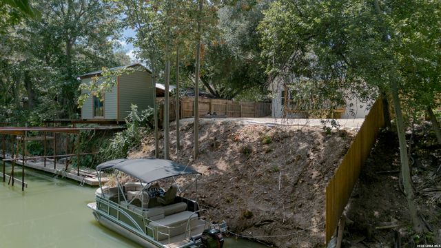 306 PLACID COVE DR, New Braunfels, TX 78130