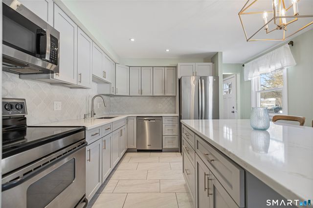 31 Edgewood Circle, Southington, CT 06489