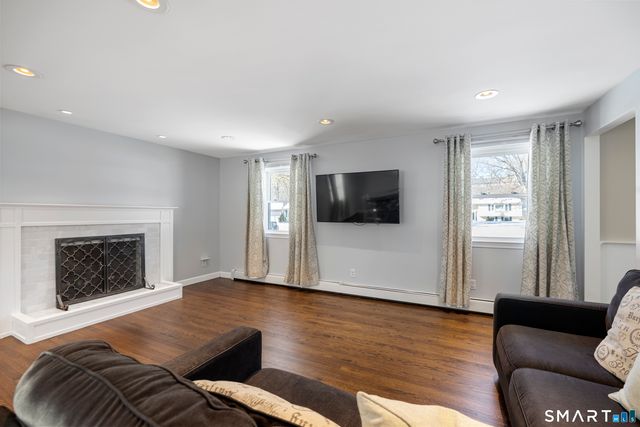 31 Edgewood Circle, Southington, CT 06489