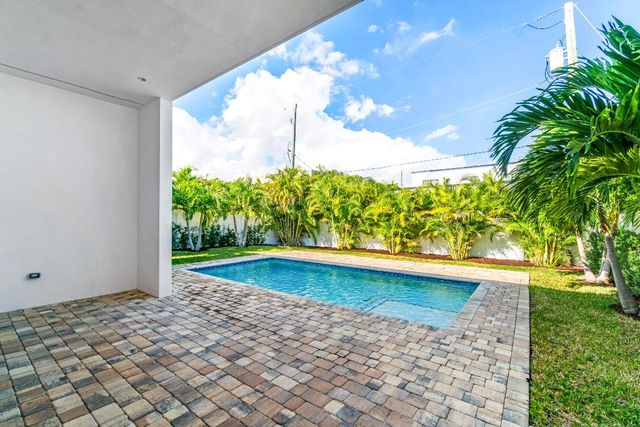 691 Kingsbridge Street, Boca Raton, FL 33487