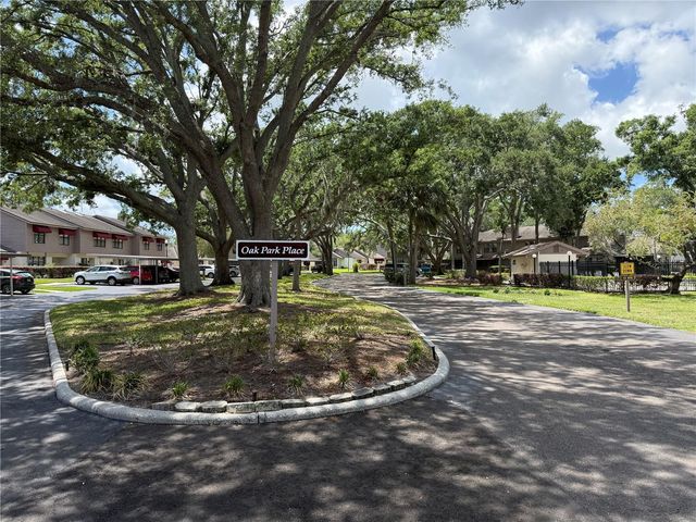819 OAK PARK PLACE, Brandon, FL 33511