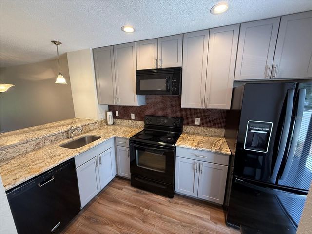 819 OAK PARK PLACE, Brandon, FL 33511