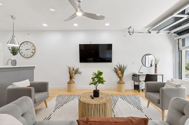 1111 S Akard Street 307, Dallas, TX 75215