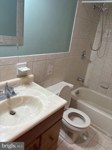 10 LINDSEY CT, Franklin Park, NJ 08823
