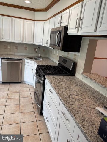 10 LINDSEY CT, Franklin Park, NJ 08823