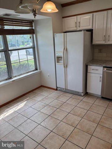 10 LINDSEY CT, Franklin Park, NJ 08823
