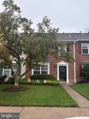 10 LINDSEY CT, Franklin Park, NJ 08823