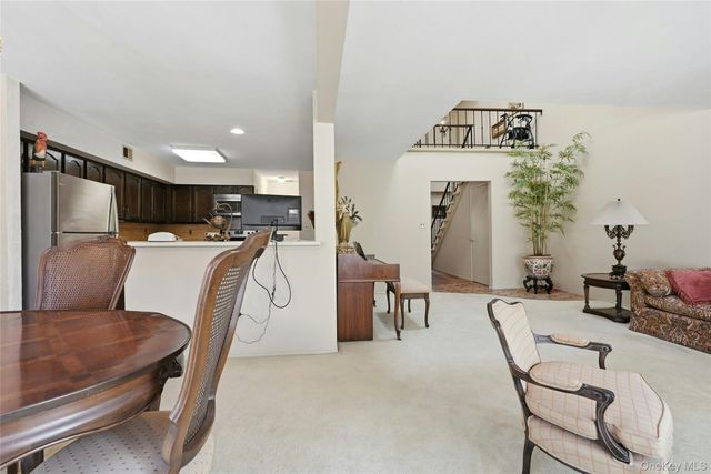 29 Jennings Lane, Woodbury, NY 11797