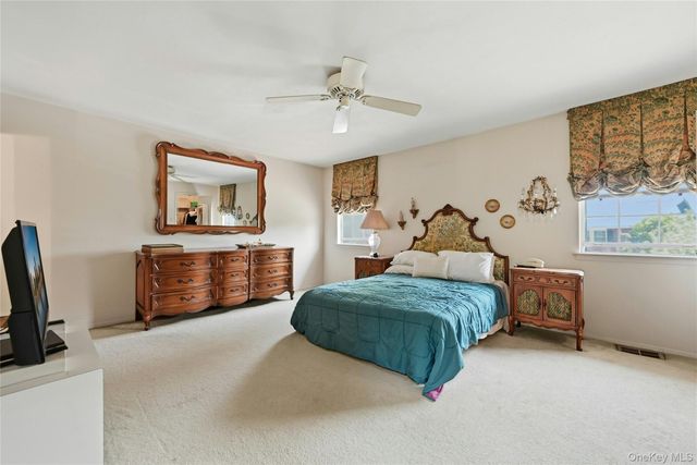 29 Jennings Lane, Woodbury, NY 11797