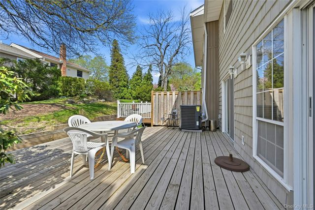 29 Jennings Lane, Woodbury, NY 11797