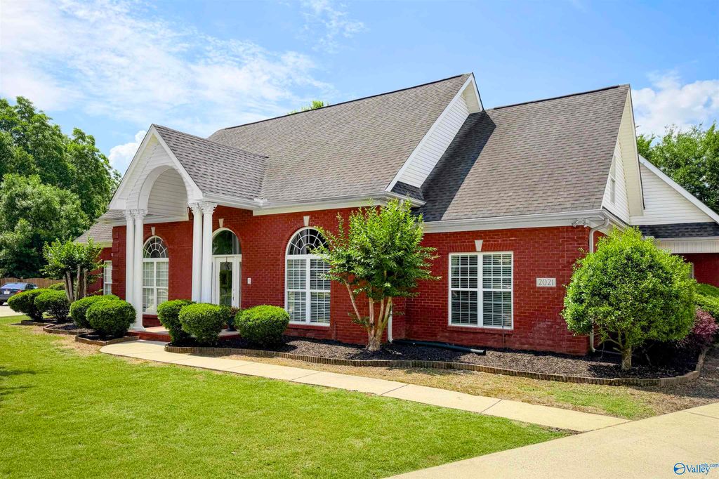 2021 Englewood Place, Decatur, AL 35603