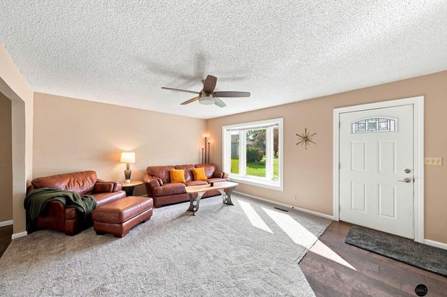 5101 Rosebriar Court, Lincoln, NE 68516