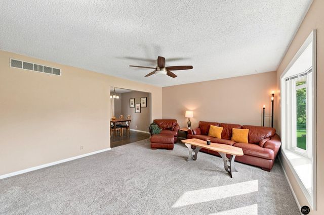 5101 Rosebriar Court, Lincoln, NE 68516