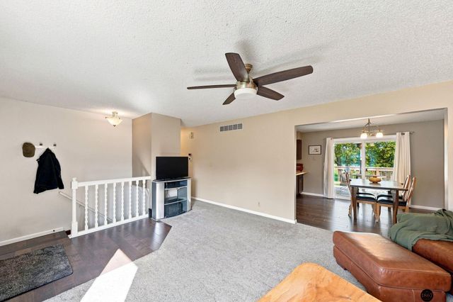 5101 Rosebriar Court, Lincoln, NE 68516