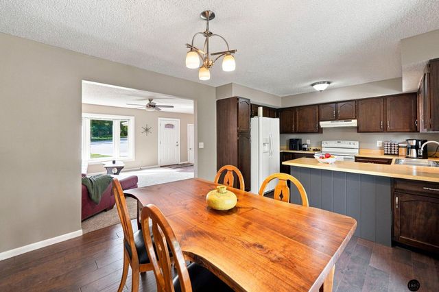 5101 Rosebriar Court, Lincoln, NE 68516