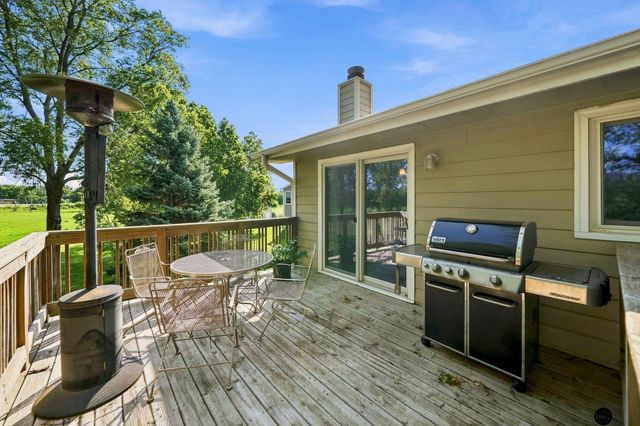 5101 Rosebriar Court, Lincoln, NE 68516